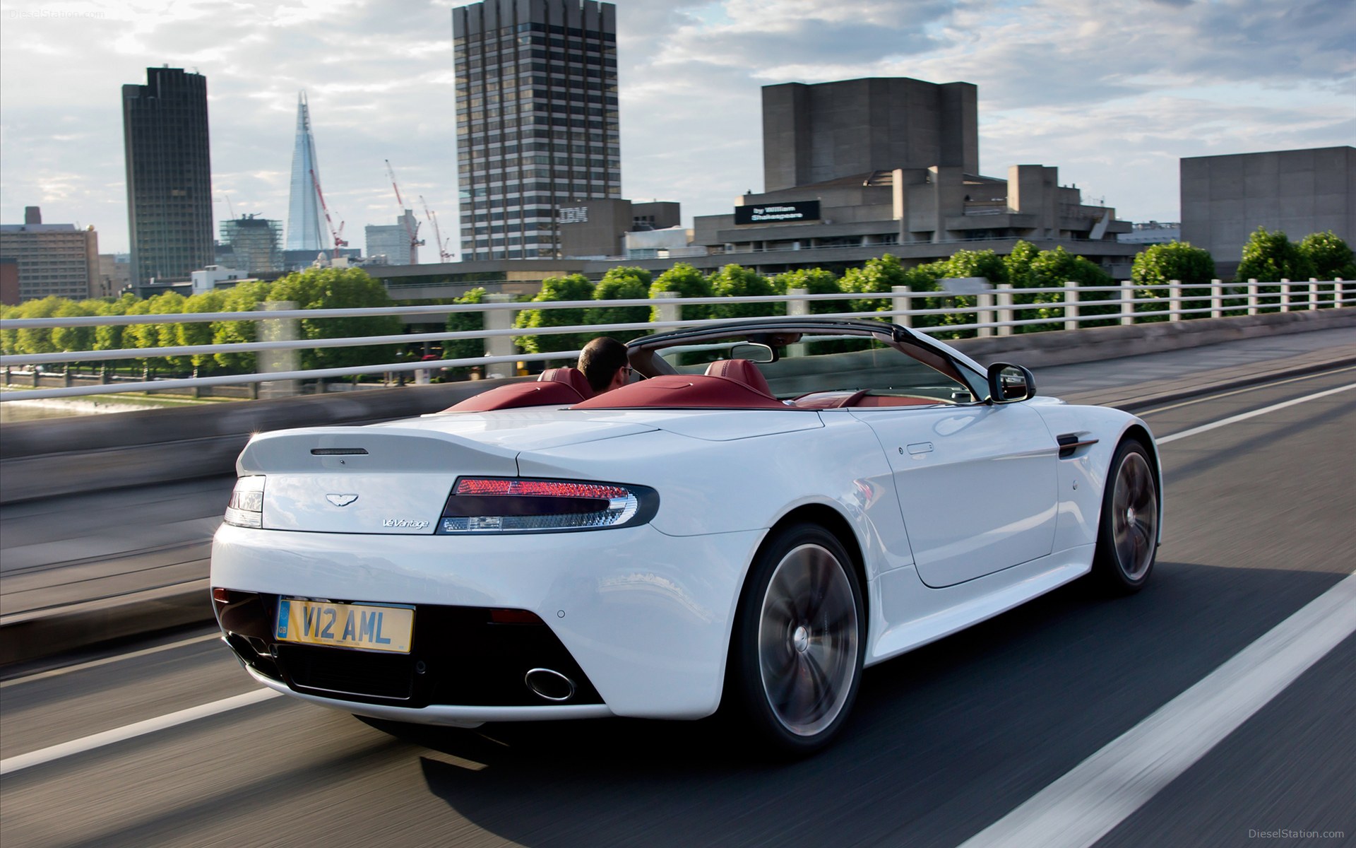 Aston Martin V12 Vantage Roadster 2013